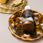 Рідка поталь EpoxyMart 04 Bronze та бронзовий кантик виробу з епоксидної смоли